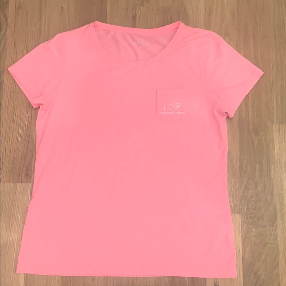 women’s vineyard vines t-shirt